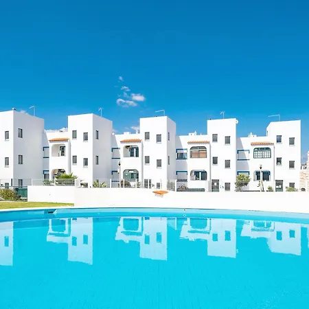 Maximo - 2 Bedroom With Pool Apartment