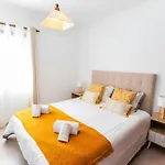 Maximo - 2 Bedroom With Pool *