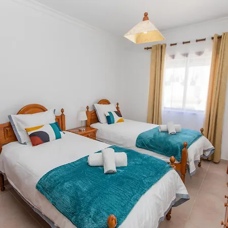 Maximo - 2 Bedroom With Pool דירה קארבואירו